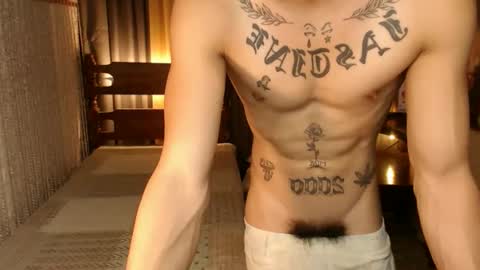 justine_hunk online show from March 7, 5:18 am