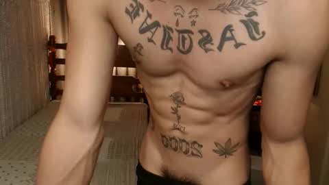 justine_hunk online show from March 22, 3:48 pm