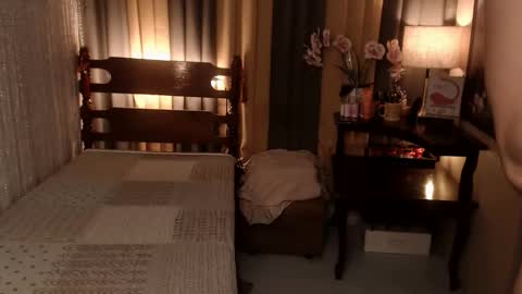 justine_hunk online show from April 23, 6:14 am