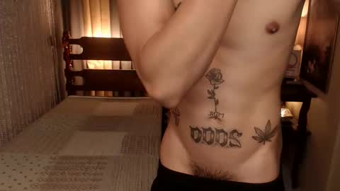 justine_hunk online show from May 1, 5:50 pm