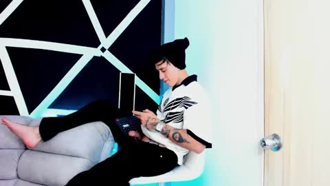 Snapshot of justinfuller_31 chatting on September 11, 7:14 pm justinfuller_31 online show from September 11, 7:14 pm