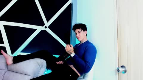 Snapshot of justinfuller_31 chatting on September 19, 12:45 am justinfuller_31 online show from September 19, 12:45 am