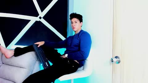 Snapshot of justinfuller_31 chatting on September 19, 7:03 pm justinfuller_31 online show from September 19, 7:03 pm