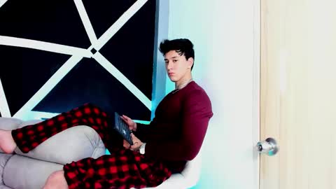 Snapshot of justinfuller_31 chatting on September 22, 6:54 pm justinfuller_31 online show from September 22, 6:54 pm