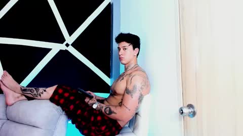 Snapshot of justinfuller_31 chatting on September 24, 7:17 pm justinfuller_31 online show from September 24, 7:17 pm