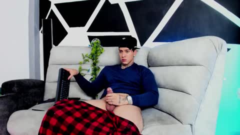 Snapshot of justinfuller_31 chatting on October 25, 5:08 pm justinfuller_31 online show from October 25, 5:08 pm