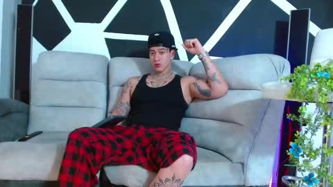 Snapshot of justinfuller_31 chatting on November 13, 9:47 pm justinfuller_31 online show from November 13, 9:47 pm