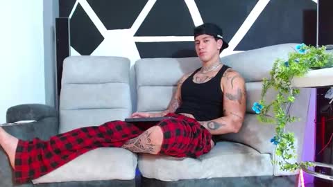 Snapshot of justinfuller_31 chatting on November 22, 8:30 pm justinfuller_31 online show from November 22, 8:30 pm