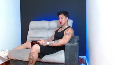 justinfuller_31 online show from January 8, 2:47 am