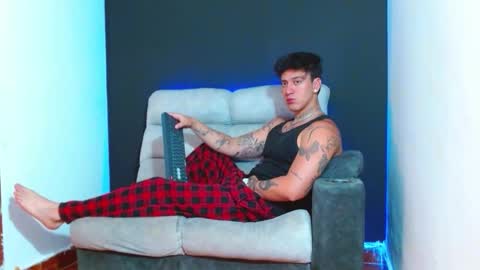 justinfuller_31 online show from January 12, 5:40 pm