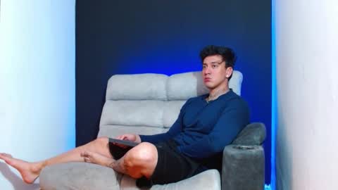 justinfuller_31 online show from January 16, 5:00 am