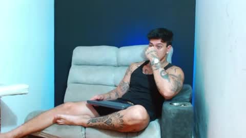 justinfuller_31 online show from July 8, 4:55 pm