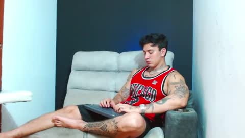 justinfuller_31 online show from August 3, 4:22 am