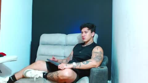 justinfuller_31 online show from August 3, 11:41 pm