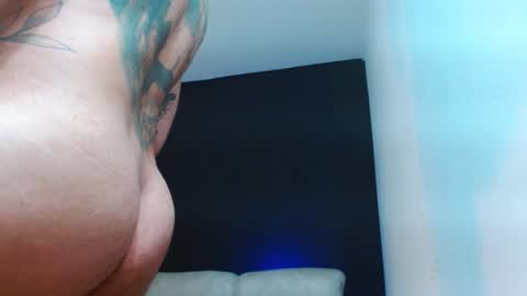justinfuller_31 online show from August 4, 3:47 pm