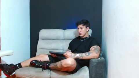 justinfuller_31 online show from August 5, 6:44 pm