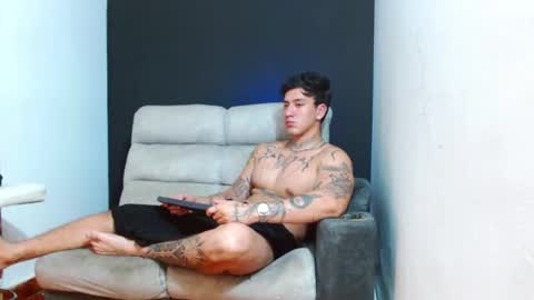 justinfuller_31 online show from August 6, 6:48 am