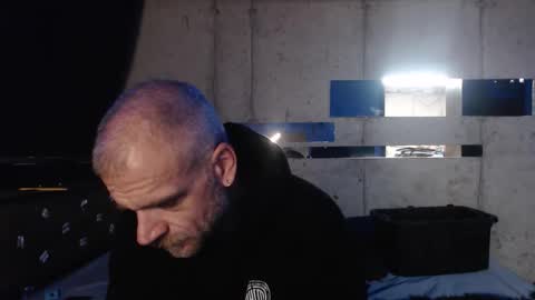 Snapshot of justinmoore1987 chatting on December 22, 9:28 am justinmoore1987 online show from December 22, 9:28 am