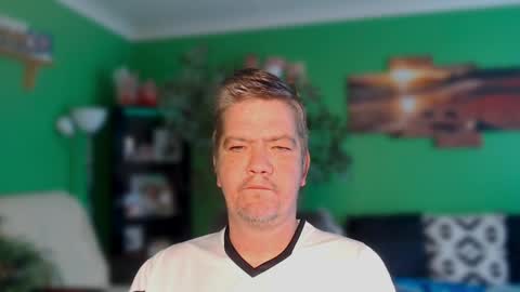 Snapshot of justme_19830331 chatting on June 6, 9:03 am Justme online show from June 6, 9:03 am