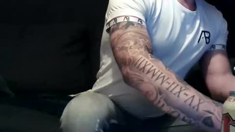 Snapshot of justmehere077 chatting on February 7, 10:41 pm justmehere077 online show from February 7, 10:41 pm