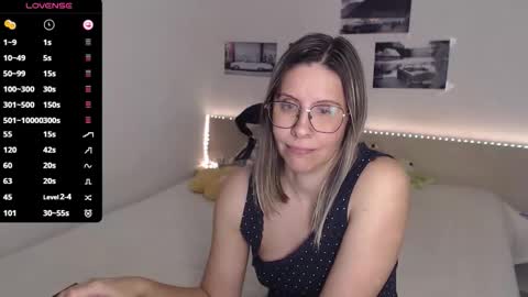 Julie online show from November 14, 5:11 pm