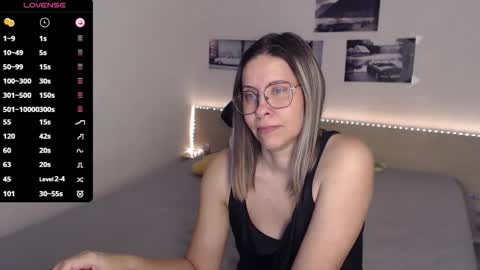 Julie online show from November 25, 5:29 am