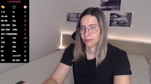 Julie online show from December 3, 5:04 am