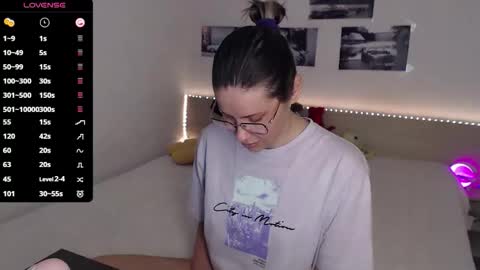 Julie online show from April 24, 4:09 pm
