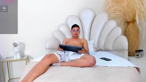 Snapshot of justnova_ chatting on June 21, 12:08 pm Nova online show from June 21, 12:08 pm