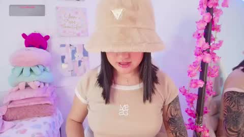 Snapshot of justonecute chatting on September 16, 12:00 am Emy online show from September 16, 12:00 am