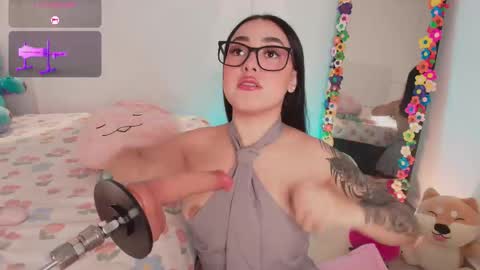 Snapshot of justonecute chatting on November 13, 4:00 am Emy online show from November 13, 4:00 am