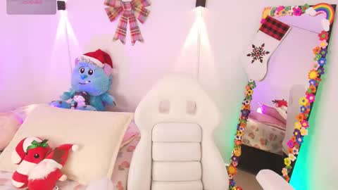 Snapshot of justonecute chatting on December 3, 3:58 am Emy online show from December 3, 3:58 am