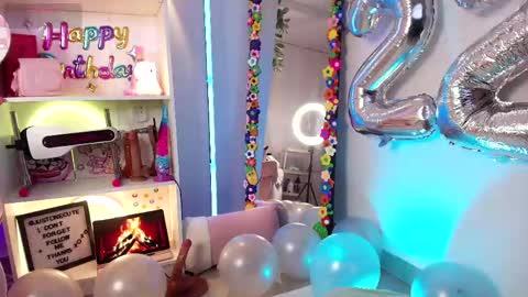 Snapshot of justonecute chatting on May 8, 3:01 am Emy online show from May 8, 3:01 am