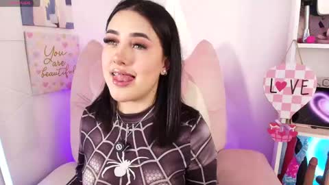 Snapshot of justonecute chatting on May 19, 2:07 am Emy online show from May 19, 2:07 am