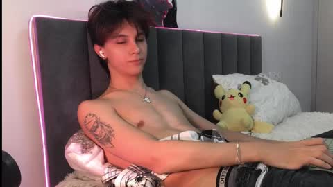 Snapshot of k0sta_32 chatting on February 13, 4:32 am k0sta online show from February 13, 4:32 am