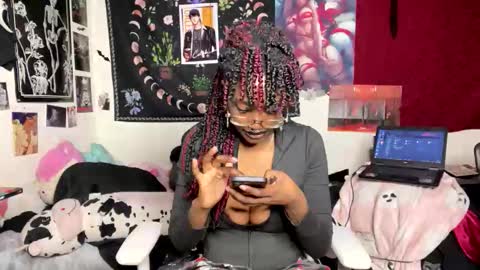 Snapshot of k1m08 chatting on January 18, 4:00 pm Aki Kim online show from January 18, 4:00 pm