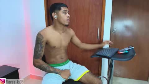 Snapshot of k_florez chatting on February 21, 9:10 am k_florez online show from February 21, 9:10 am