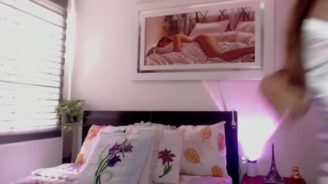 KIM  online show from October 24, 5:53 pm