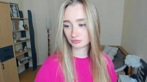 Snapshot of kaceyeichel chatting on April 22, 8:39 am Alice online show from April 22, 8:39 am