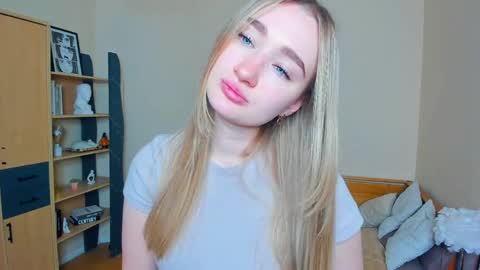 Snapshot of kaceyeichel chatting on May 9, 7:46 am Alice online show from May 9, 7:46 am
