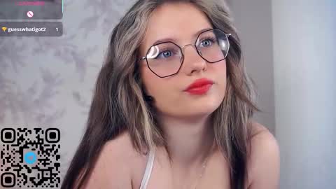 Snapshot of kacyboone chatting on October 29, 6:59 am Tate online show from October 29, 6:59 am