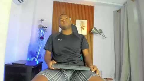 Snapshot of kael_noil chatting on July 9, 11:36 am kael_noil online show from July 9, 11:36 am
