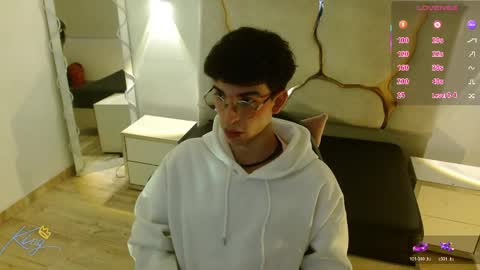 kai_tay1 online show from May 2, 11:37 am