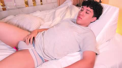 Snapshot of kai_zarek chatting on October 20, 11:21 am Kai online show from October 20, 11:21 am