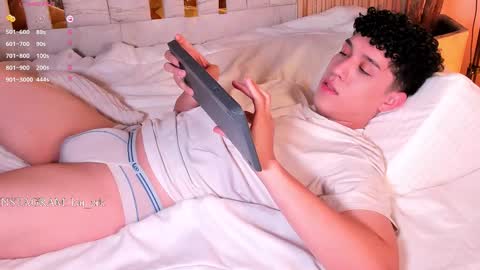 Snapshot of kai_zarek chatting on November 3, 11:22 am Kai online show from November 3, 11:22 am