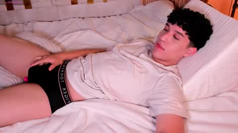 Snapshot of kai_zarek chatting on November 8, 12:05 pm Kai online show from November 8, 12:05 pm