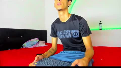 Snapshot of kaiborman00 chatting on February 10, 2:59 am KAI LIAM online show from February 10, 2:59 am