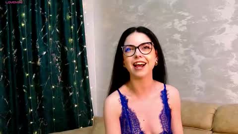 Kaila Lewis online show from January 8, 6:32 pm