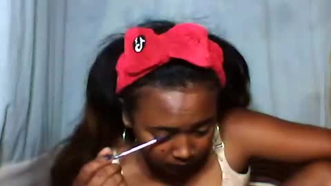 Snapshot of kaillah chatting on December 4, 7:17 am kaillah online show from December 4, 7:17 am