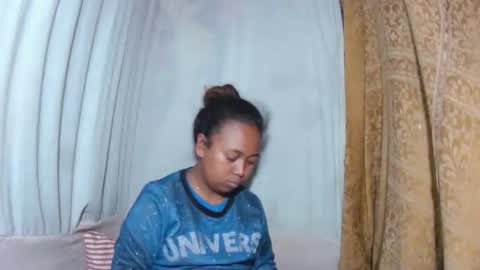 Snapshot of kaillah chatting on December 16, 12:43 pm kaillah online show from December 16, 12:43 pm